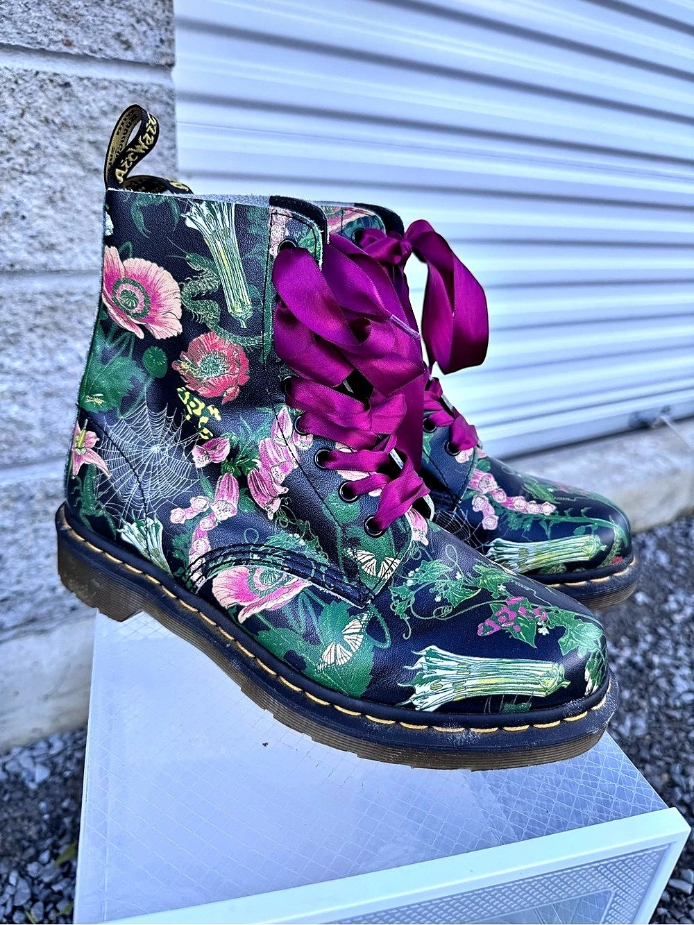 Dr. Martens 1460 Floral Bloom Floral Combat Boots Green & Pink US 11 - Picture 2 of 2